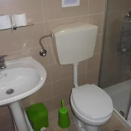 Guestready - Center City Lovely & Sunny Large Apart 5bdr *