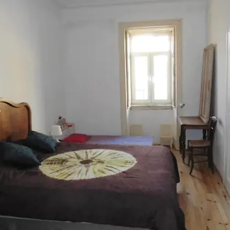 Guestready - Center City Lovely & Sunny Large Apart 5bdr * Lisboa