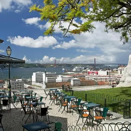 Apartman Guestready - Center City Lovely & Sunny Large Apart 5bdr Lisboa